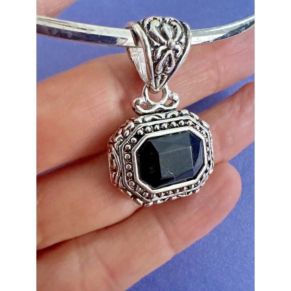 RMN Pendant Collar Necklace Black Faceted Ornate Silver Tone 10" Snap